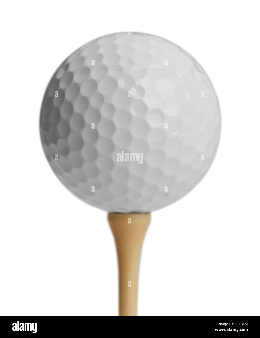 White pallina da golf sul tee isolato su sfondo bianco. Foto Stock