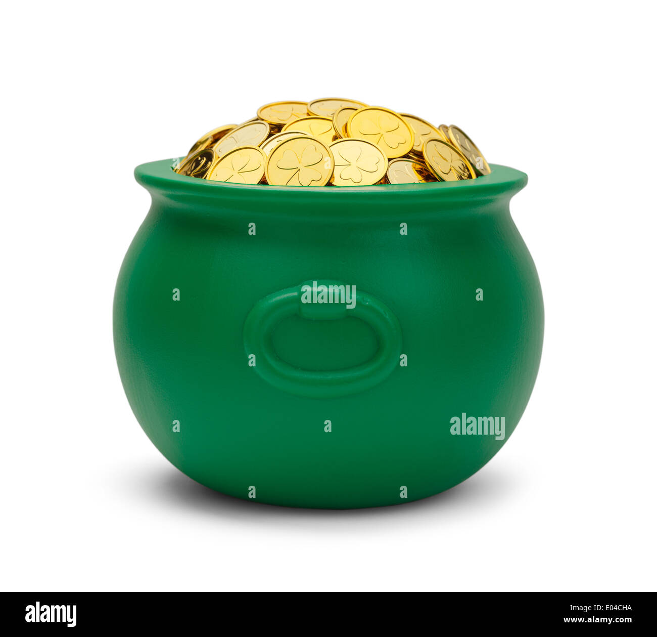 Grande pot verde con Colver monete d oro isolati su sfondo bianco. Foto Stock