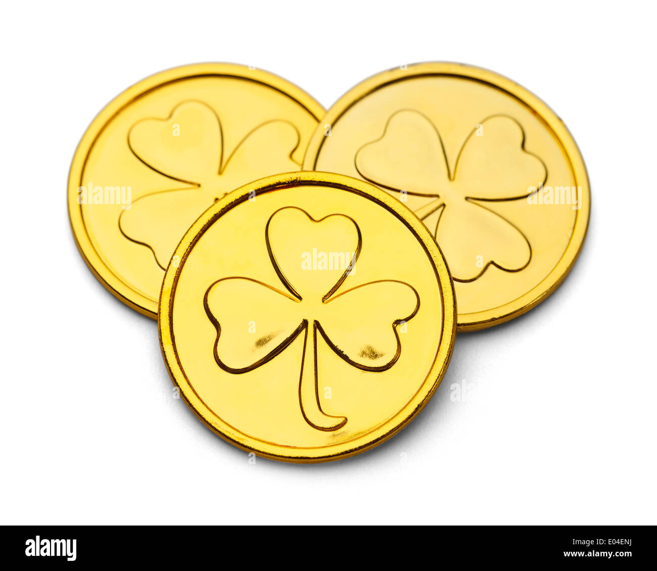 Tre monete d oro con tre Leaf Clover Desgin isolati su sfondo bianco. Foto Stock