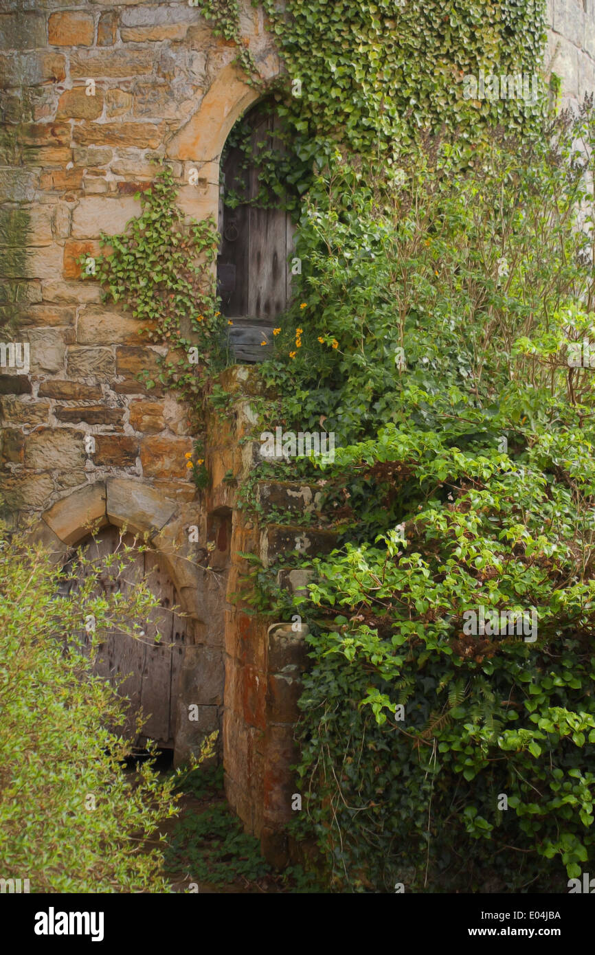 Vecchia porta misteriosa modi Foto Stock