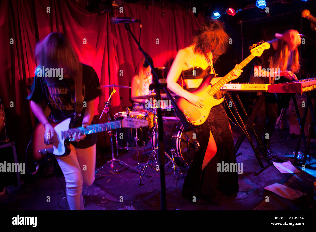 Londra, Regno Unito. Giovedì 1 maggio 2014. Tutti ragazza Canadian indie rock band le spiagge giocare un concerto presso l'acqua ratti a Londra. Credito: Michael Kemp/Alamy Live News Foto Stock