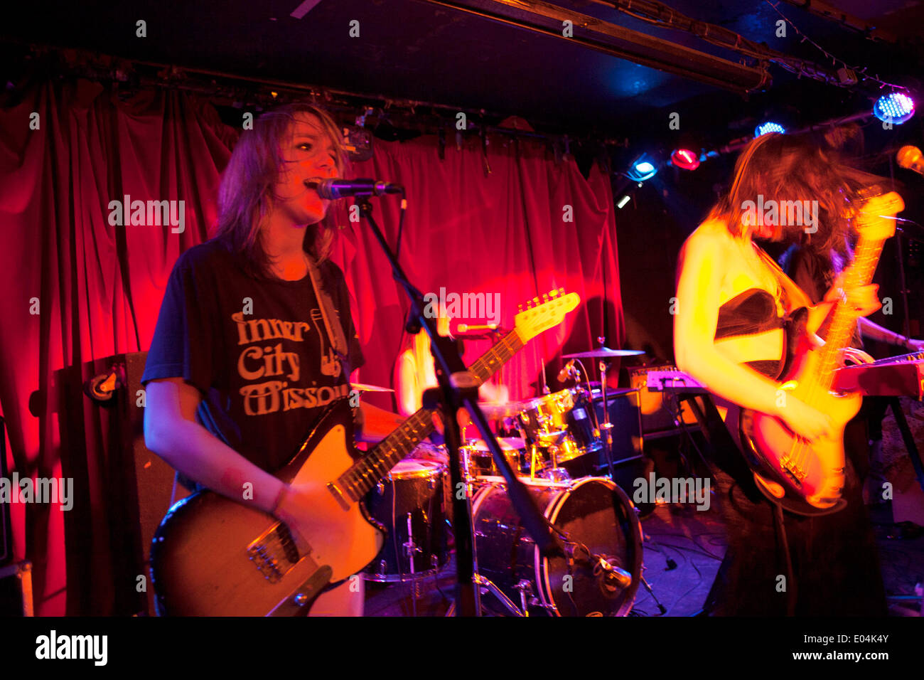 Londra, Regno Unito. Giovedì 1 maggio 2014. Tutti ragazza Canadian indie rock band le spiagge giocare un concerto presso l'acqua ratti a Londra. Credito: Michael Kemp/Alamy Live News Foto Stock
