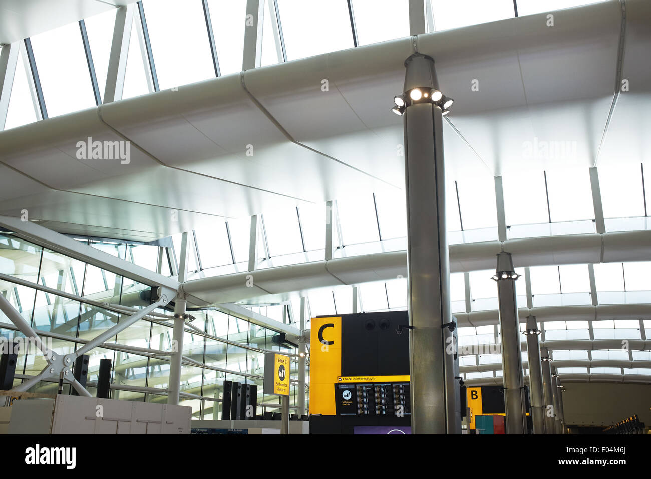 Londra Heathrow Terminal 2 dettaglio interni Foto Stock