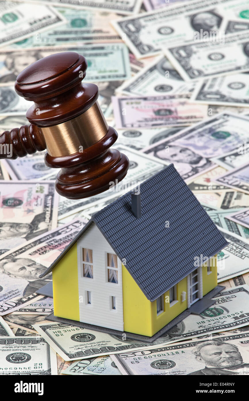 Simbolo per davvero la crisi immobiliare a case in America, simbolo fuer Immobilien Krise bei Haeusern in Amerika Foto Stock