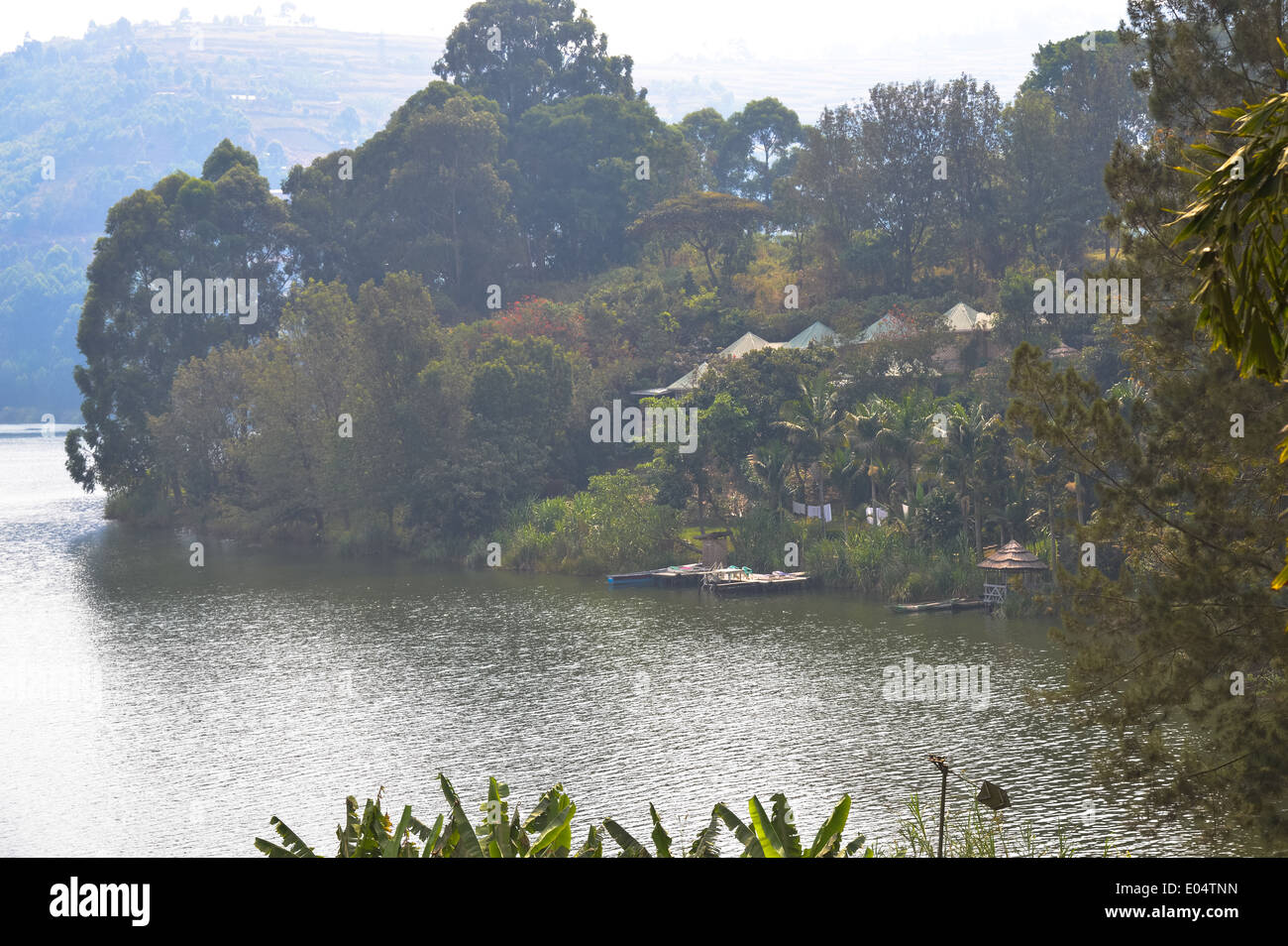 Visualizzare presso il cratere del lago bunyonyi e il cratere del lago in Uganda, Africa Foto Stock