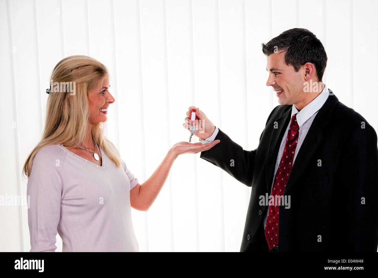 .Lavoro lavoratore architecture business office proprio home immobili freehold flat donna donne edifici investimenti oggetto casa ke Foto Stock