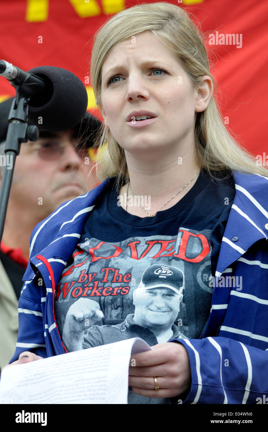 Natascia Hoarau ( figliastra di Bob Crow) intervenendo al giorno di maggio rally in Trafalgar Square, London, 2014 Foto Stock