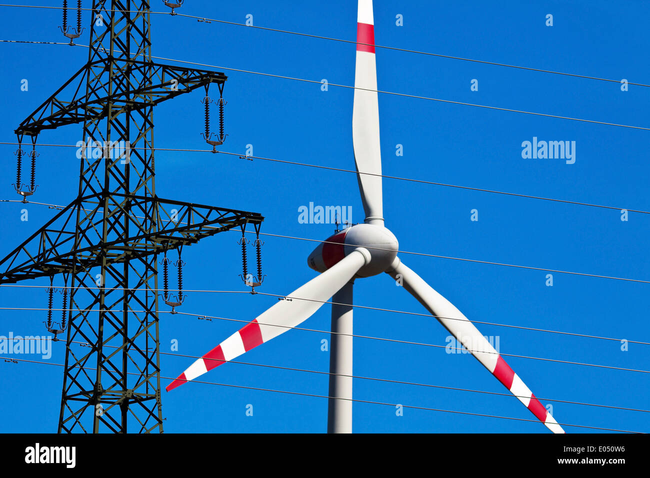 Turbina eolica di un vento di power station. Produzione di alternative e di energia duratura per il flusso di produzione, Windrad eines Wi Foto Stock