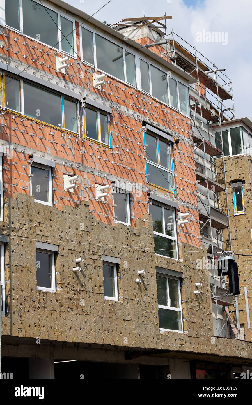 Un buon isolamento termico con nuova shell casa di abitazione, Gute Waermedaemmung bei neuem Rohbau Wohnhaus Foto Stock