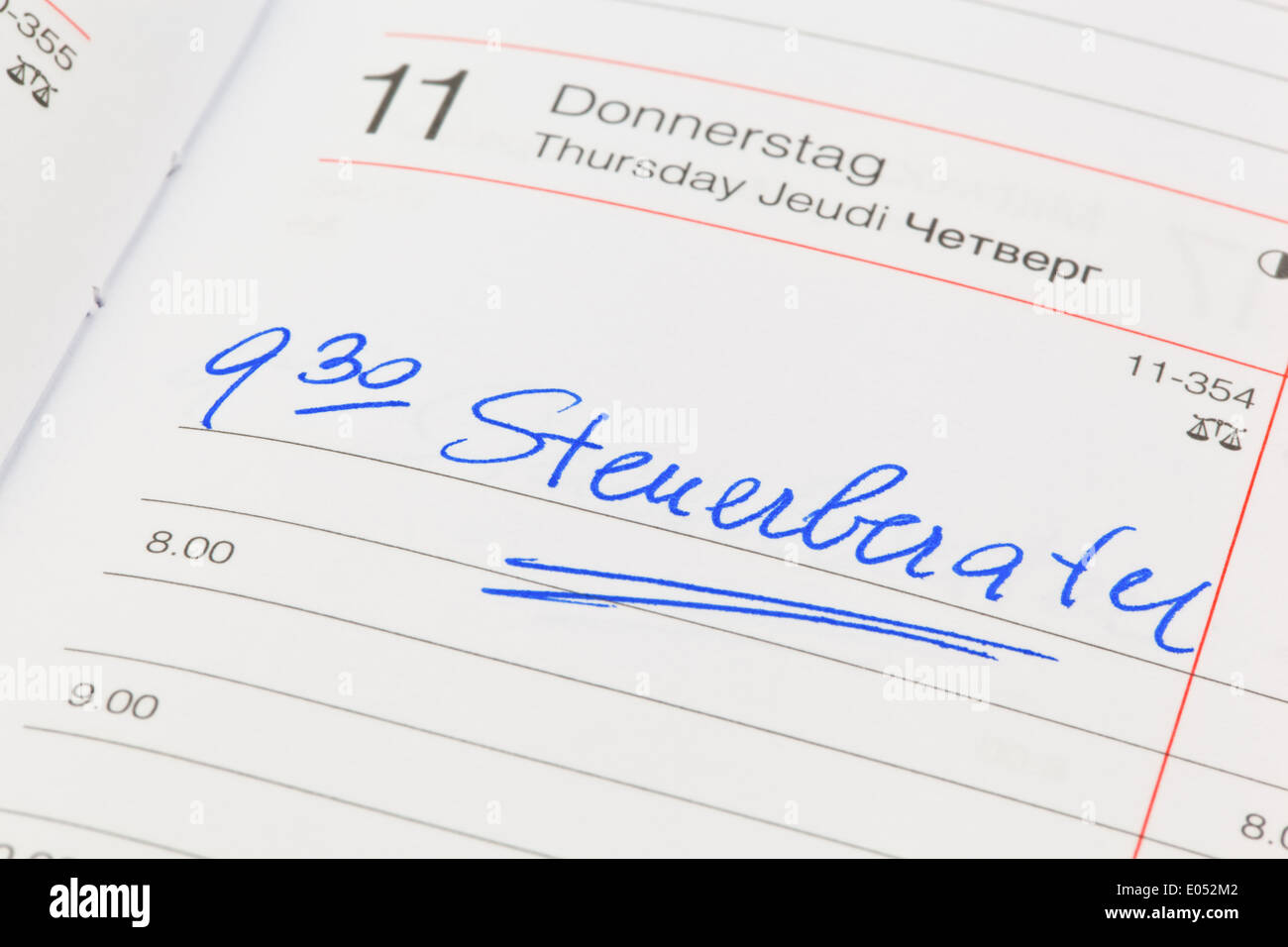 Un appuntamento viene messo giù in un calendario: consulente fiscale, Ein Termin ist in einem Kalender eingetragen: Steuerberater Foto Stock