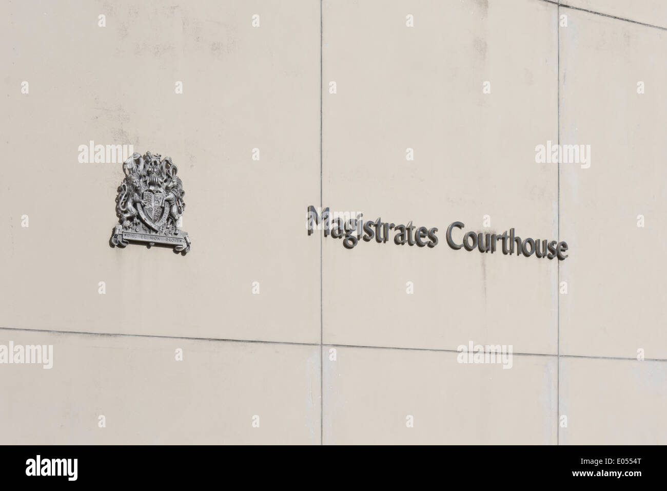 Una vista esterna di Fareham Magistrates Court in Hampshire, Regno Unito Foto Stock