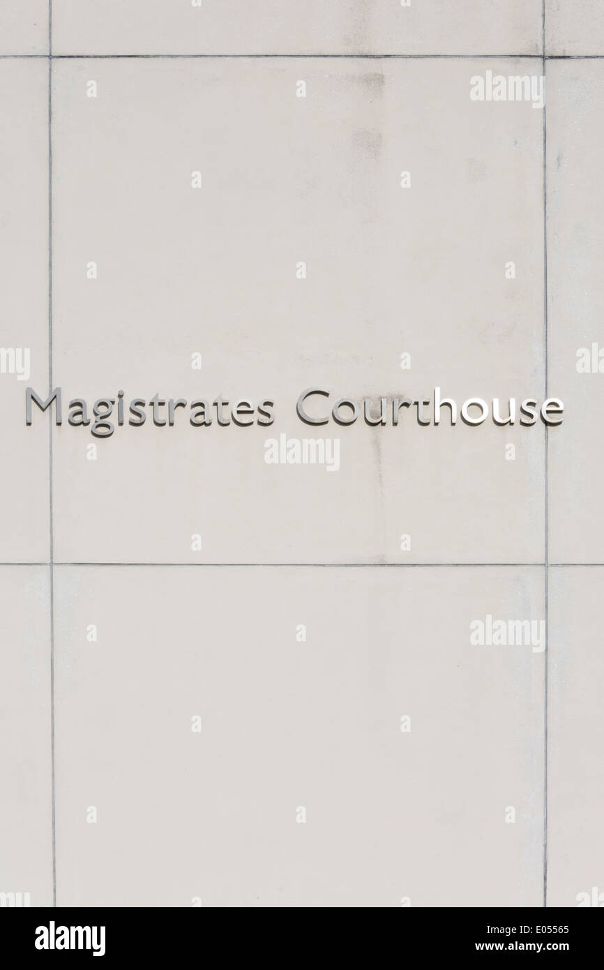 Una vista esterna di Fareham Magistrates Court in Hampshire, Regno Unito Foto Stock