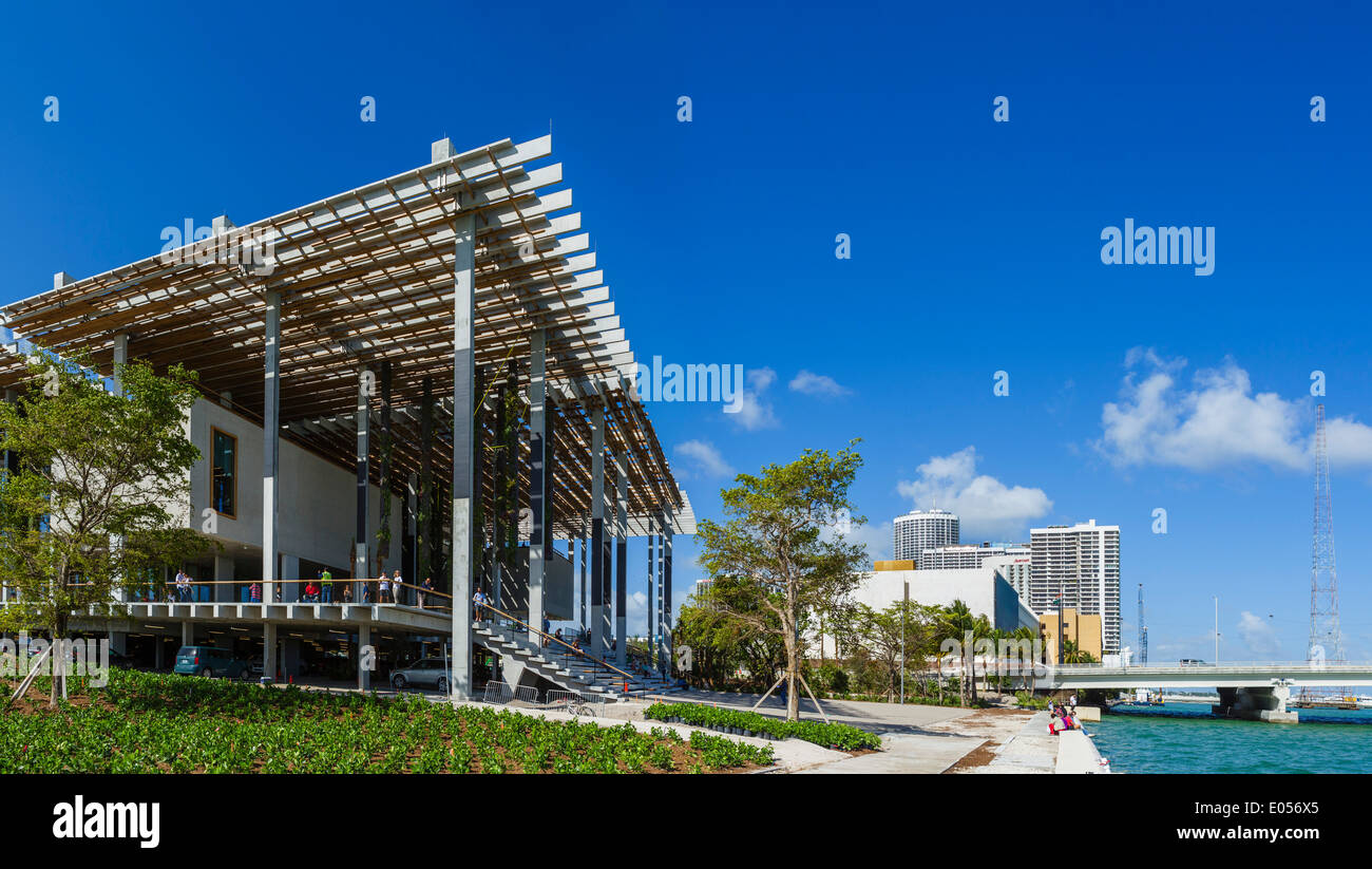 Di recente apertura (al dicembre del 2013) Perez Art Museum di Miami (PAMM), museo parco, Miami, Florida, Stati Uniti d'America Foto Stock