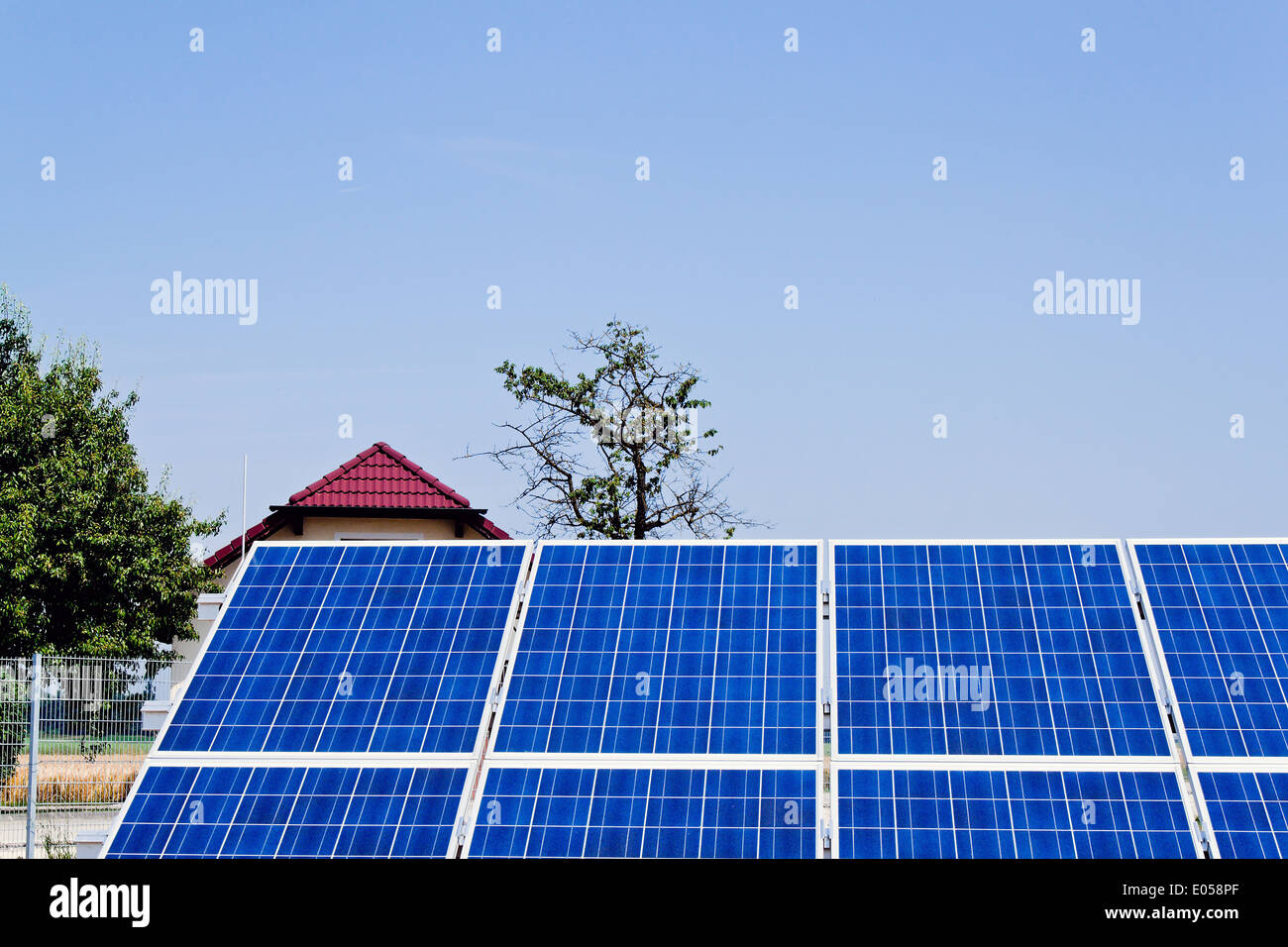 Rigenerativa, alternativa di energia solare. Energia solare power station. alternative di energia solare Energie. Sonnenenergie Kraftwerk. Foto Stock