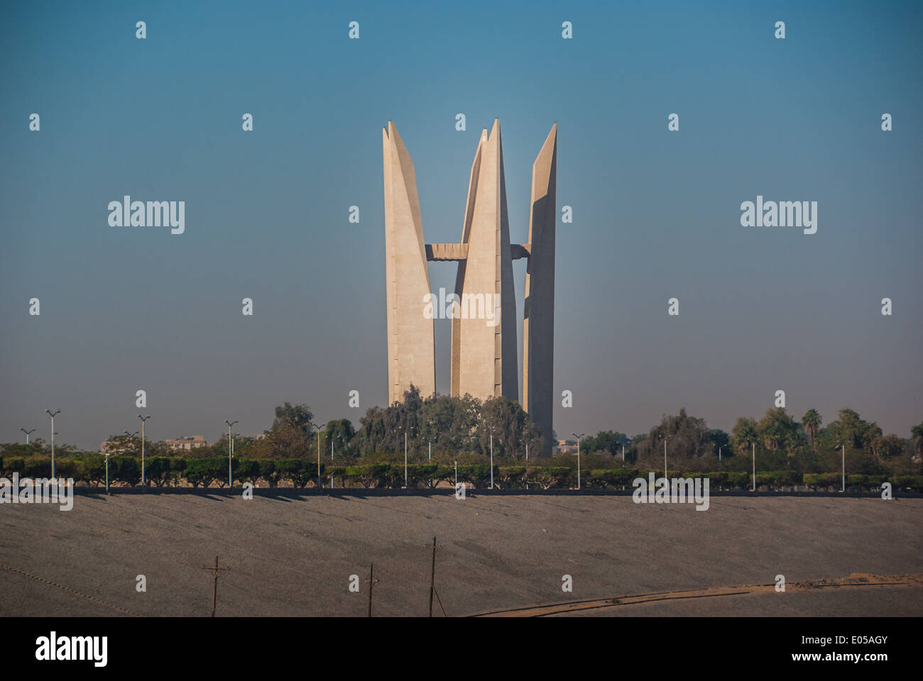 Alto monumento Dam - Lotus Tower, Aswan, Egitto Foto Stock
