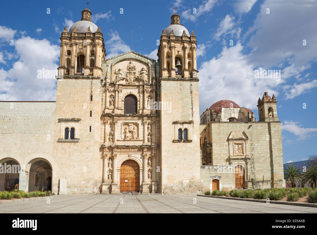 La facciata della chiesa di Santo Domingo città di Oaxaca Messico Foto Stock