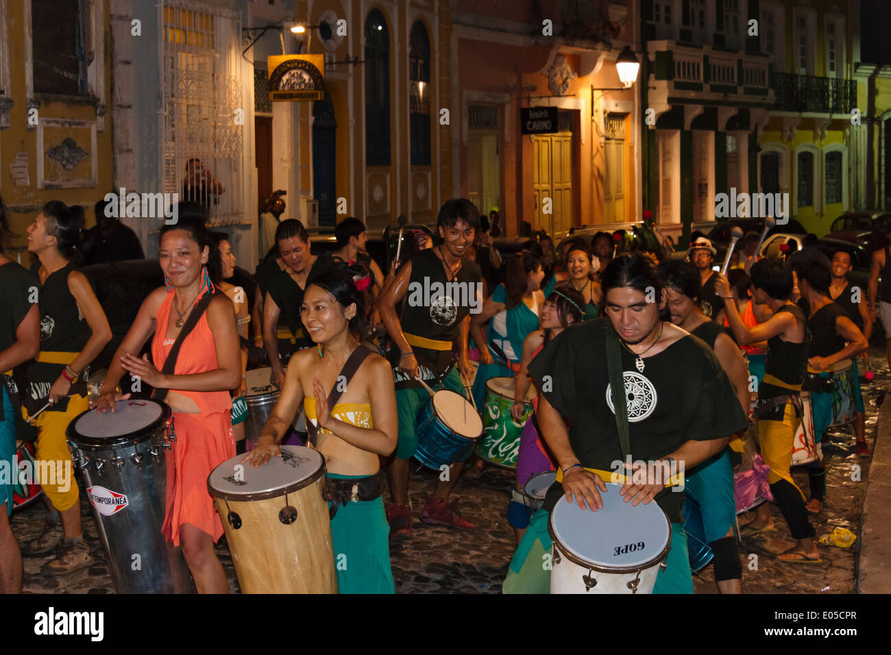 Sfilata di Carnevale nel quartiere Pelourinho, Salvador (Patrimonio Mondiale dell'UNESCO), Stato di Bahia, Brasile Foto Stock