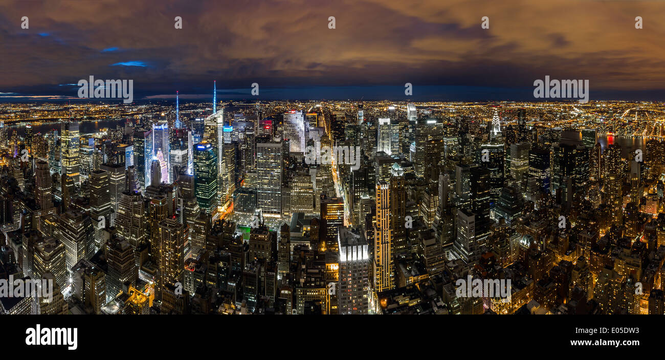 New York paesaggio urbano di notte Foto Stock