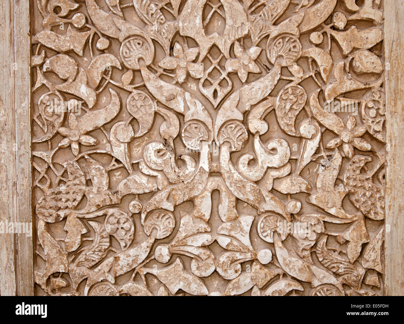 Dettaglio della parete iscrizione di decorazione in Alhambra di Granada Spagna. Foto Stock