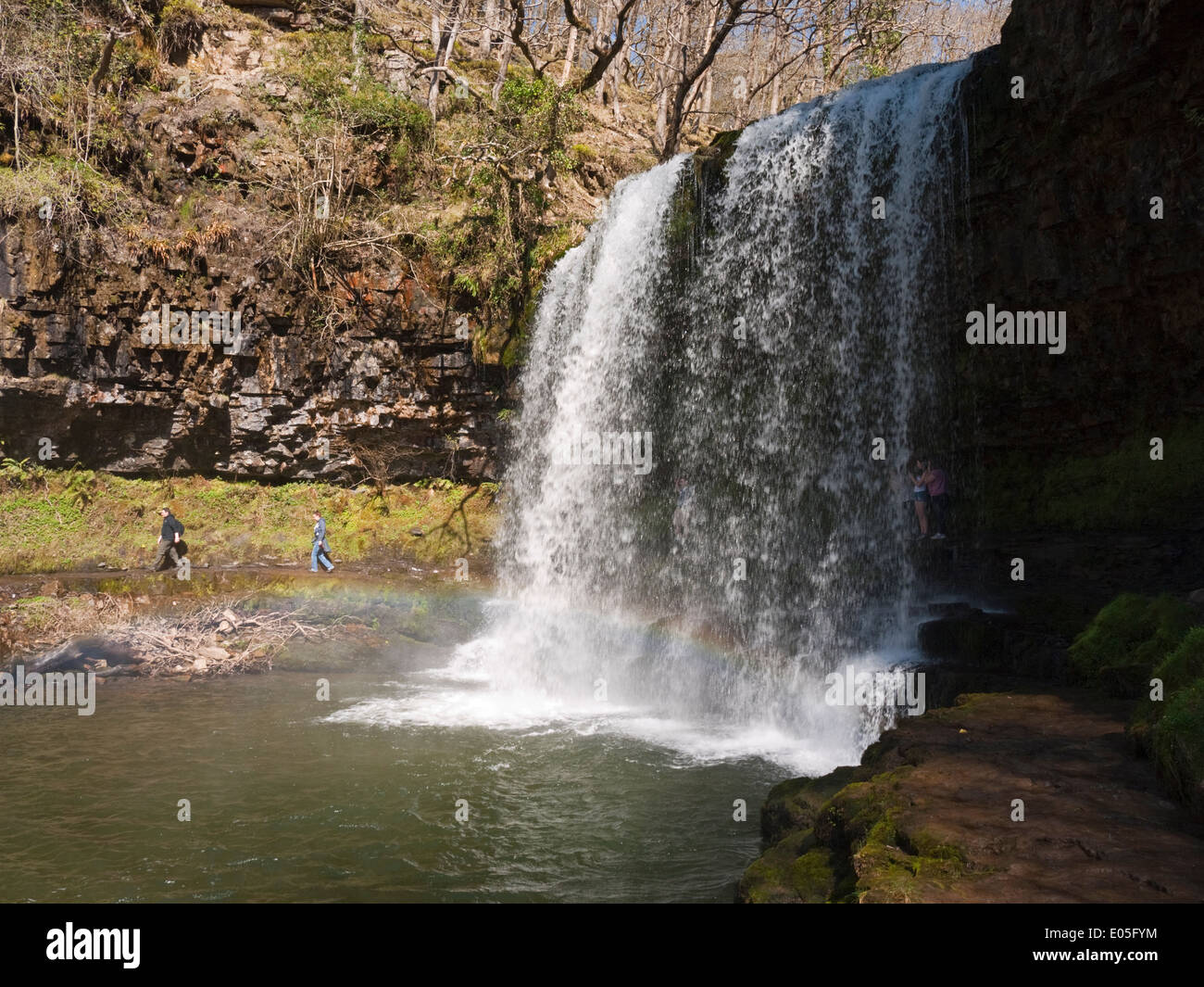 Sgwd yr Eira sulla cascata Afon Hepste, dove è possibile andare a piedi dietro le cascate - Brecon Beacons cascate paese Foto Stock