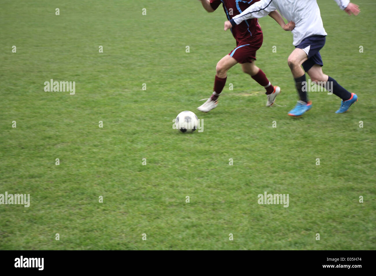 Soccer o football giocatori in azione sul campo Foto Stock