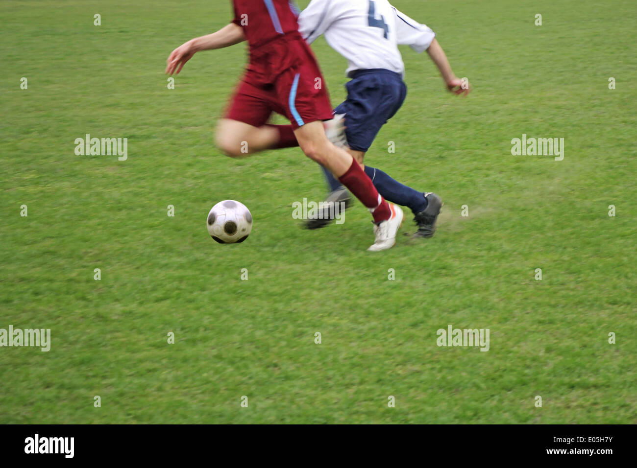 Soccer o football giocatori in azione sul campo Foto Stock