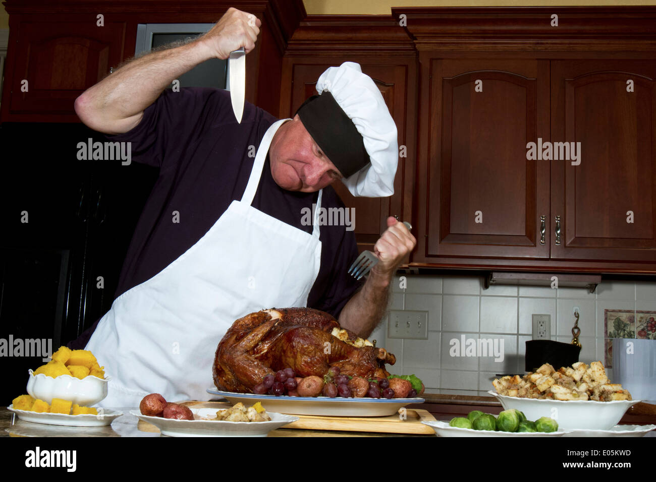 Uomo In Cappello Da Chef Cucinare Il Pollo - Fotografie stock e altre  immagini di Abbigliamento - Abbigliamento, Adulto, Affari - iStock
