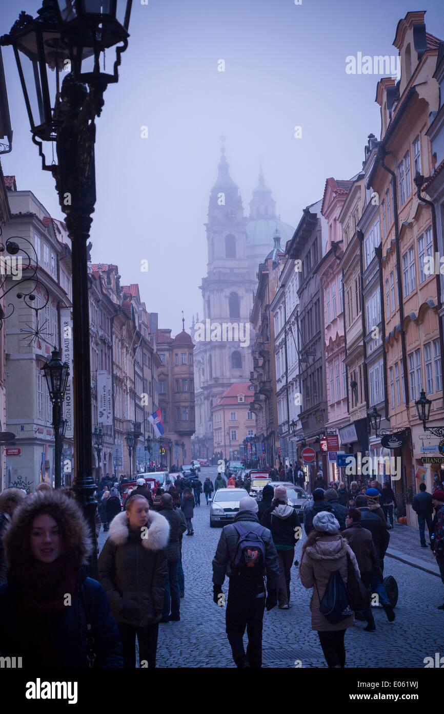 Malá strana con la chiesa di San Nicola - Praga, Repubblica Ceca Foto Stock
