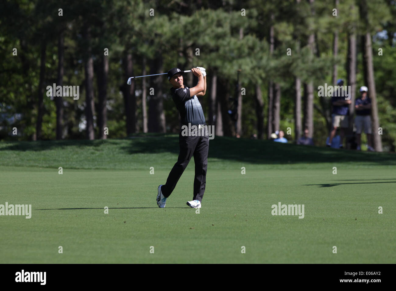 Charlotte, North Carolina, Stati Uniti d'America. Il 3 maggio, 2014. RICKIE FOWLER colpisce il suo secondo colpo sul decimo foro sabato durante il terzo round del Wells Fargo Championship presso la Cava di quaglia Country Club. Credito: Matt Roberts/ZUMA filo/ZUMAPRESS.com/Alamy Live News Foto Stock
