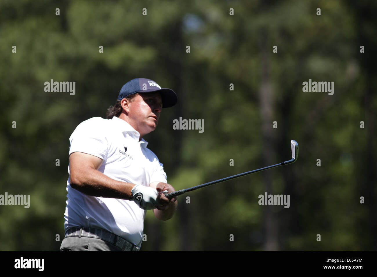 Charlotte, North Carolina, Stati Uniti d'America. Il 3 maggio, 2014. PHIL MICKELSON hits dal decimo fairway sabato nel terzo round del Wells Fargo Championship presso la Cava di quaglia Country Club. Credito: Matt Roberts/ZUMA filo/ZUMAPRESS.com/Alamy Live News Foto Stock
