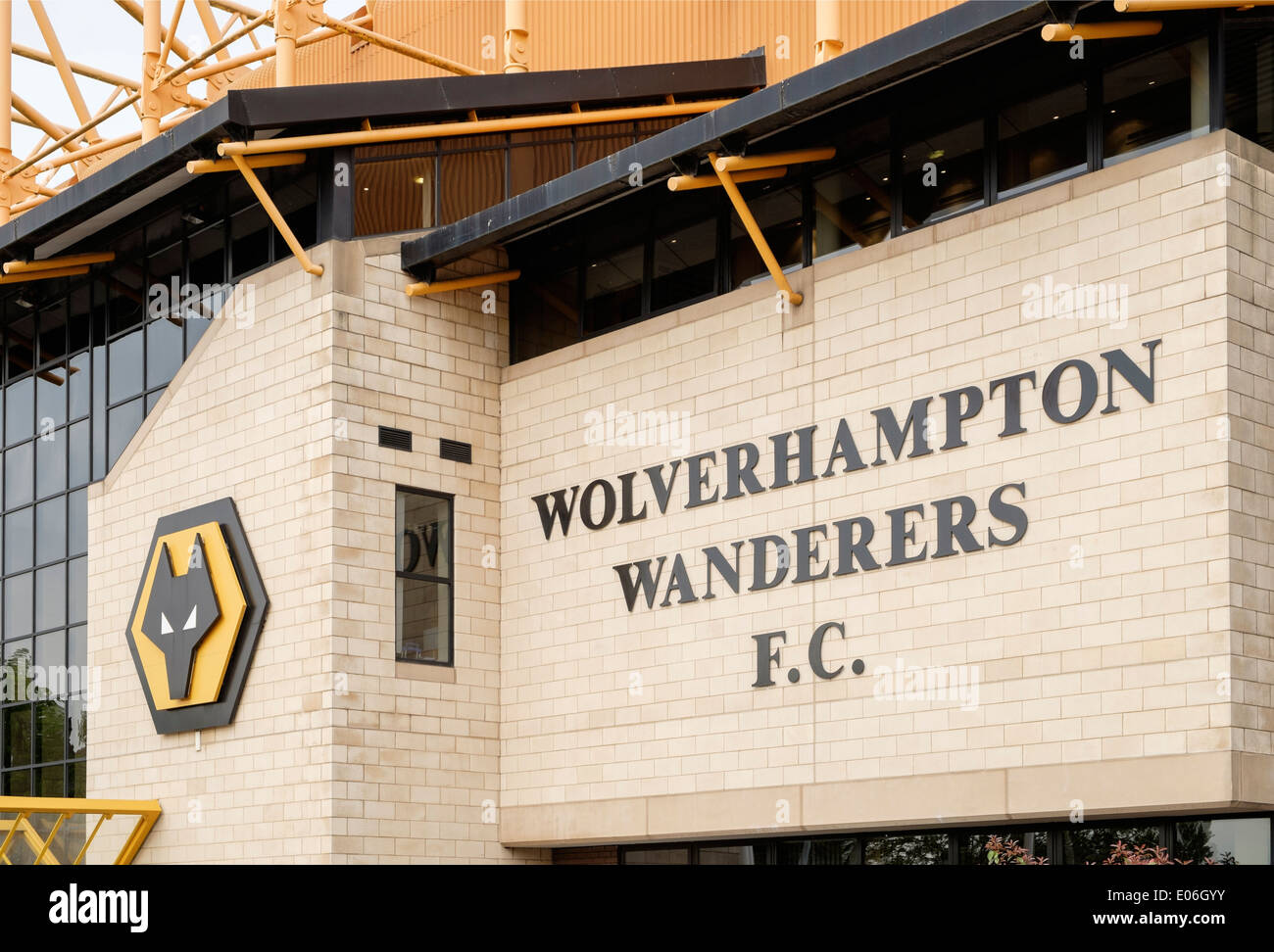 Segno ad entrata anteriore al Molineux Stadium per Wolverhampton Wanderers Football Club di massa. Wolverhampton West Midlands England Foto Stock