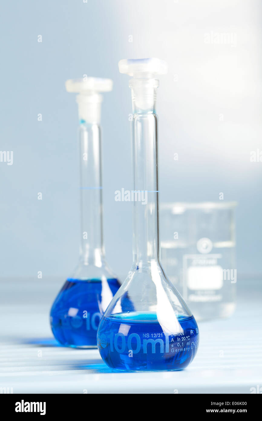 Pallone tarato per scienze chimiche utilizzate in laboratorio Foto Stock