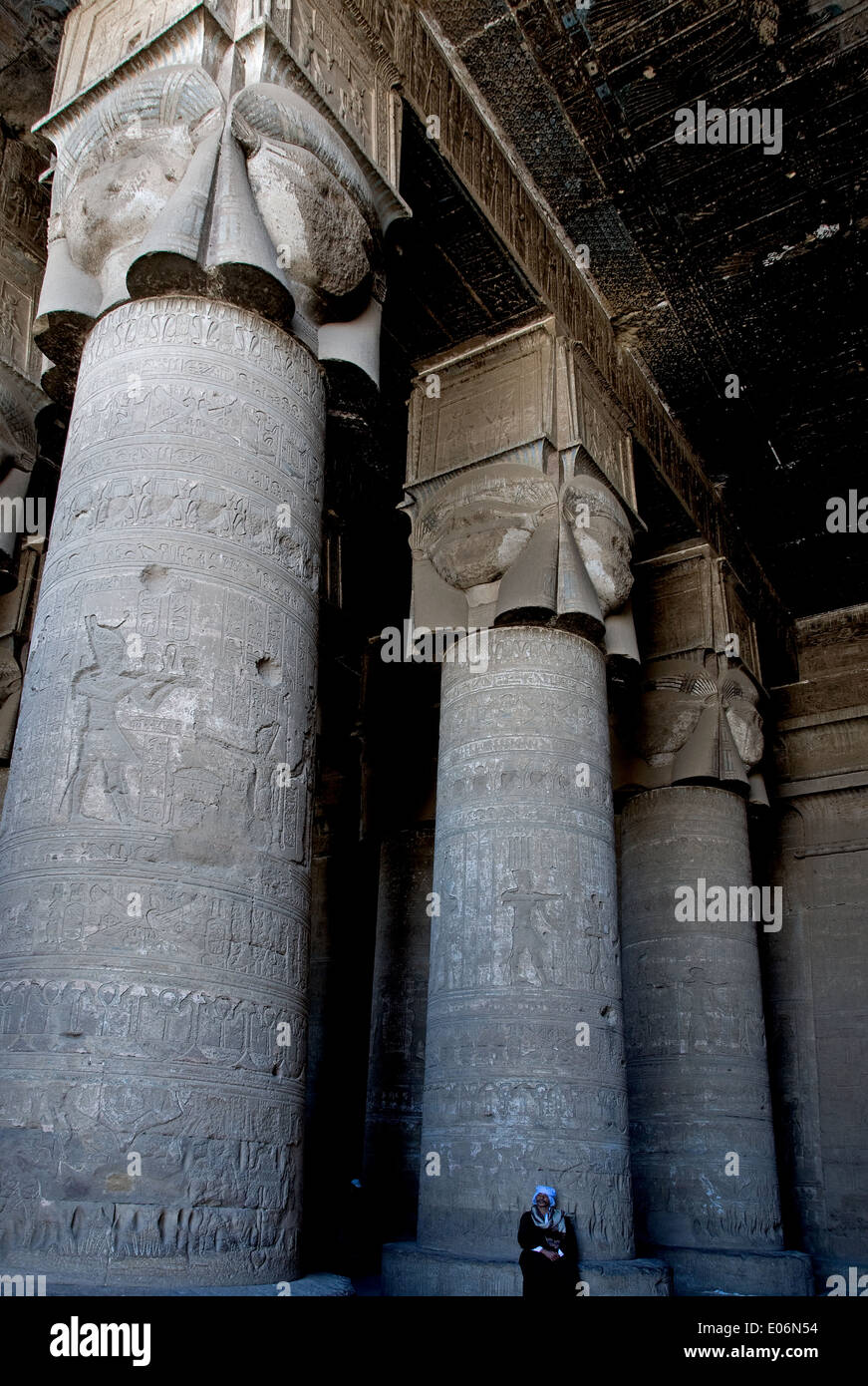L'Egitto,Dendera,tempio tolemaico della dea Hathor.Vista hypostyle hall Foto Stock