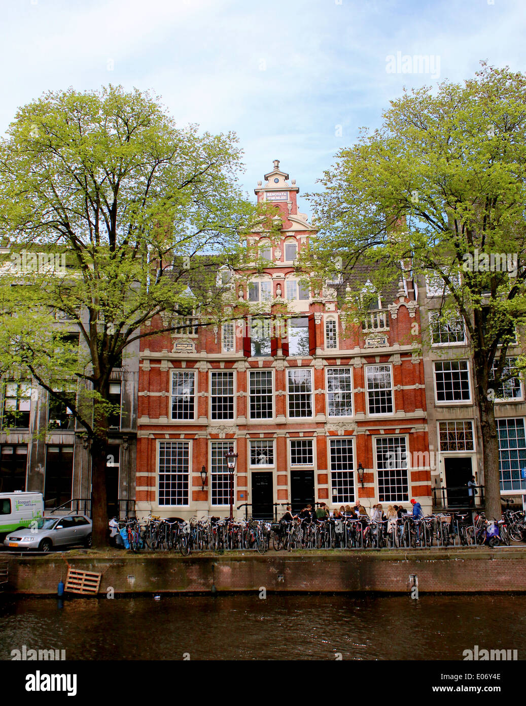 Coloratissima casa a capanna "Huis Bartolotti' o 'Het Bonte Huis', costruita nel 1617 a Herengracht 170-172, Amsterdam Foto Stock
