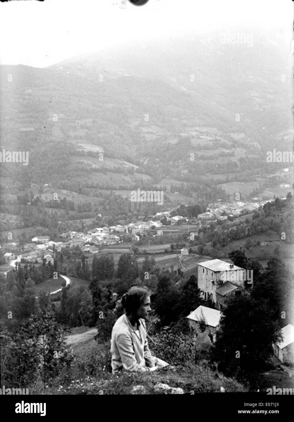 Vue de la Vallée et du village de Saurat, Ariège Foto Stock