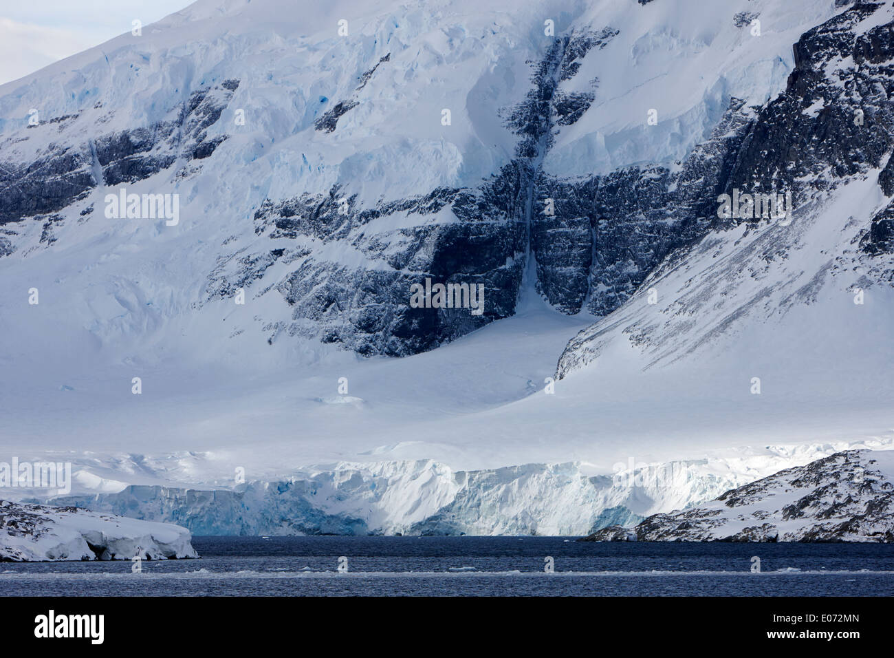 Glacier alla base del picco di luigi feudo gamma isola Wiencke Antartide Foto Stock