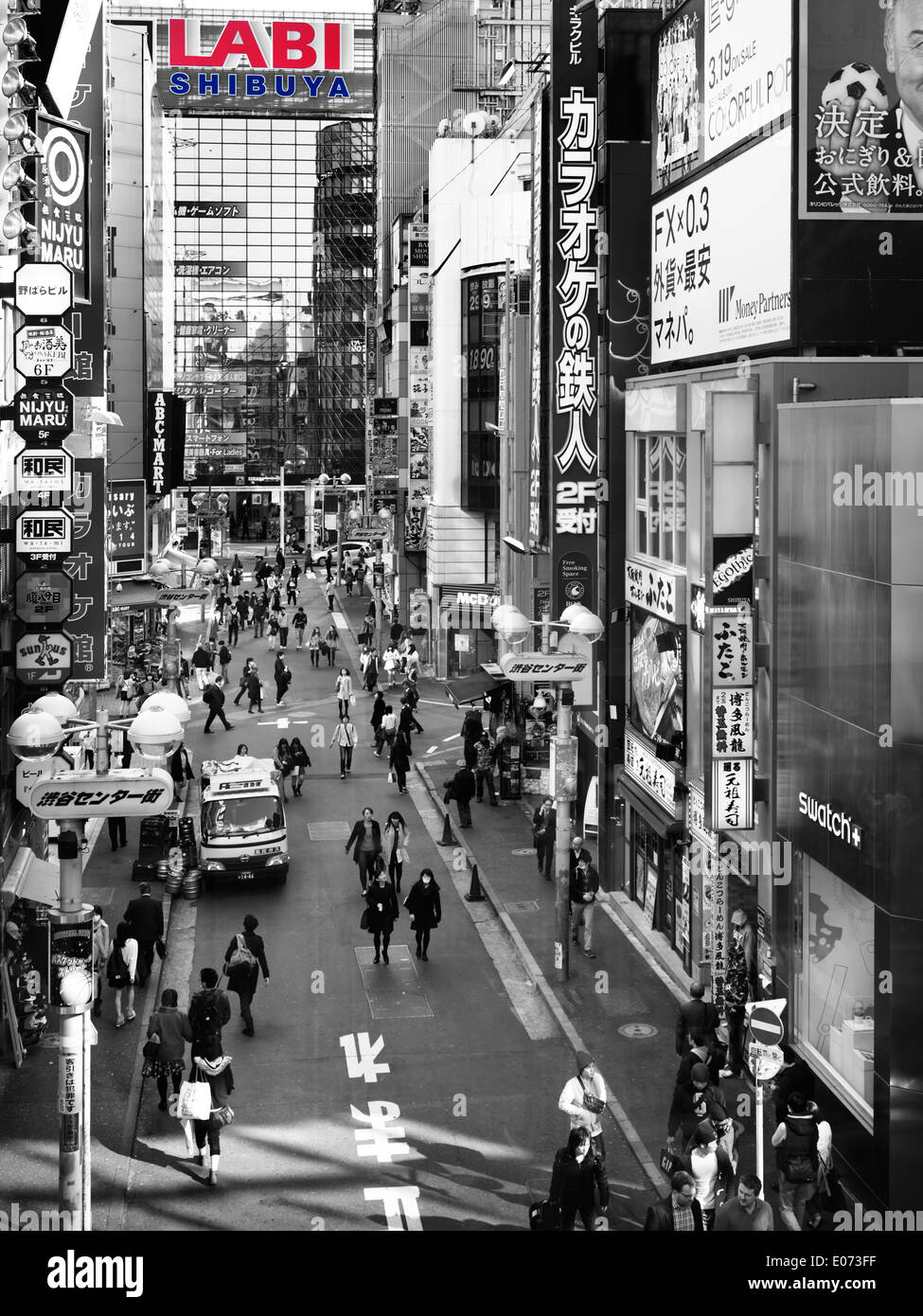 LABI grande negozio di elettronica in Shibuya, Tokyo, Giappone. In bianco e nero Foto Stock