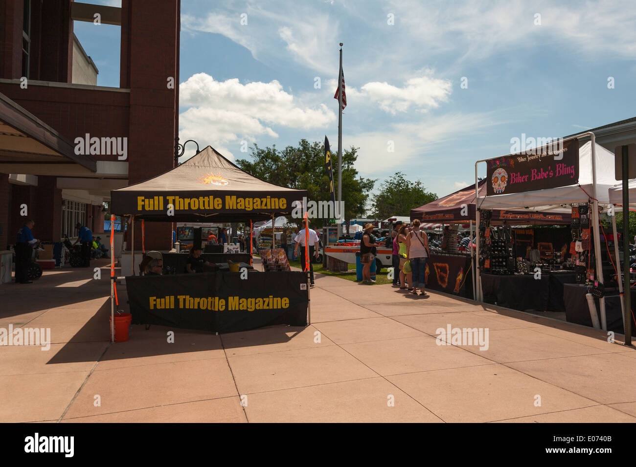 Full Throttle Magazine venditore marketing vendite setup tenda a Leesburg 2014 Bikefest, Florida. Foto Stock