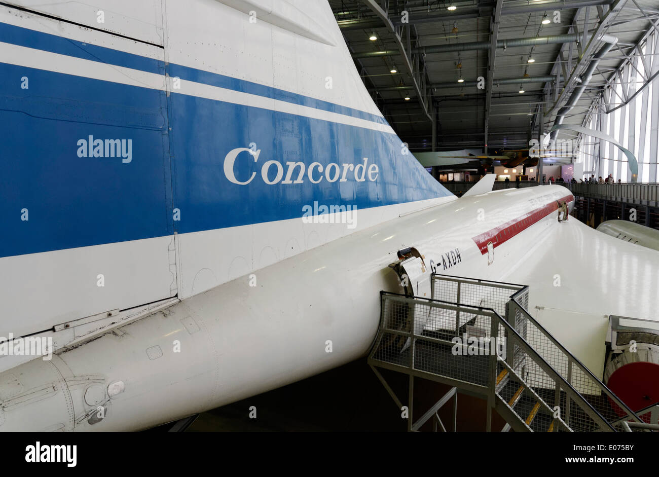 Visitatori sul concorde a Duxford Air Museum Foto Stock