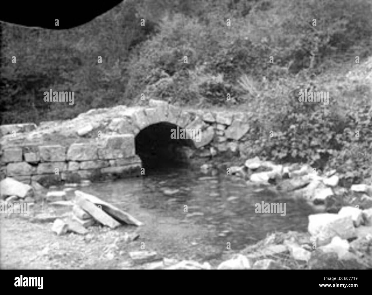 La Gourgue è un luogo storico vicino a Saint-Antonin, noto per il suo bellissimo paesaggio e il suo significato nella storia culturale della regione. Offre vedute pittoresche della vita di campagna francese. Foto Stock