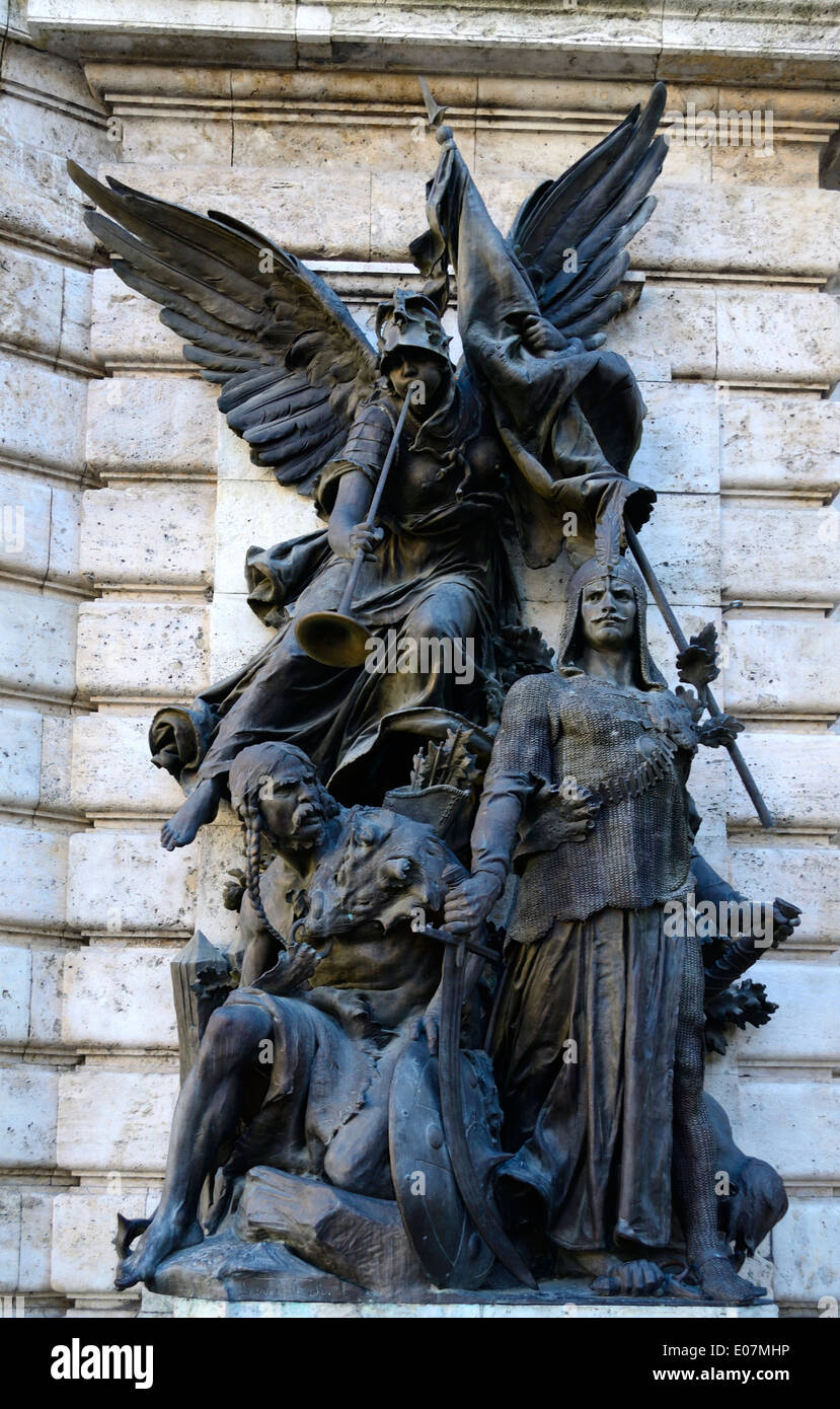 Royal Castle Budapest Ungheria, la collina del castello statua allegorica della guerra da Karoly Senyey Foto Stock