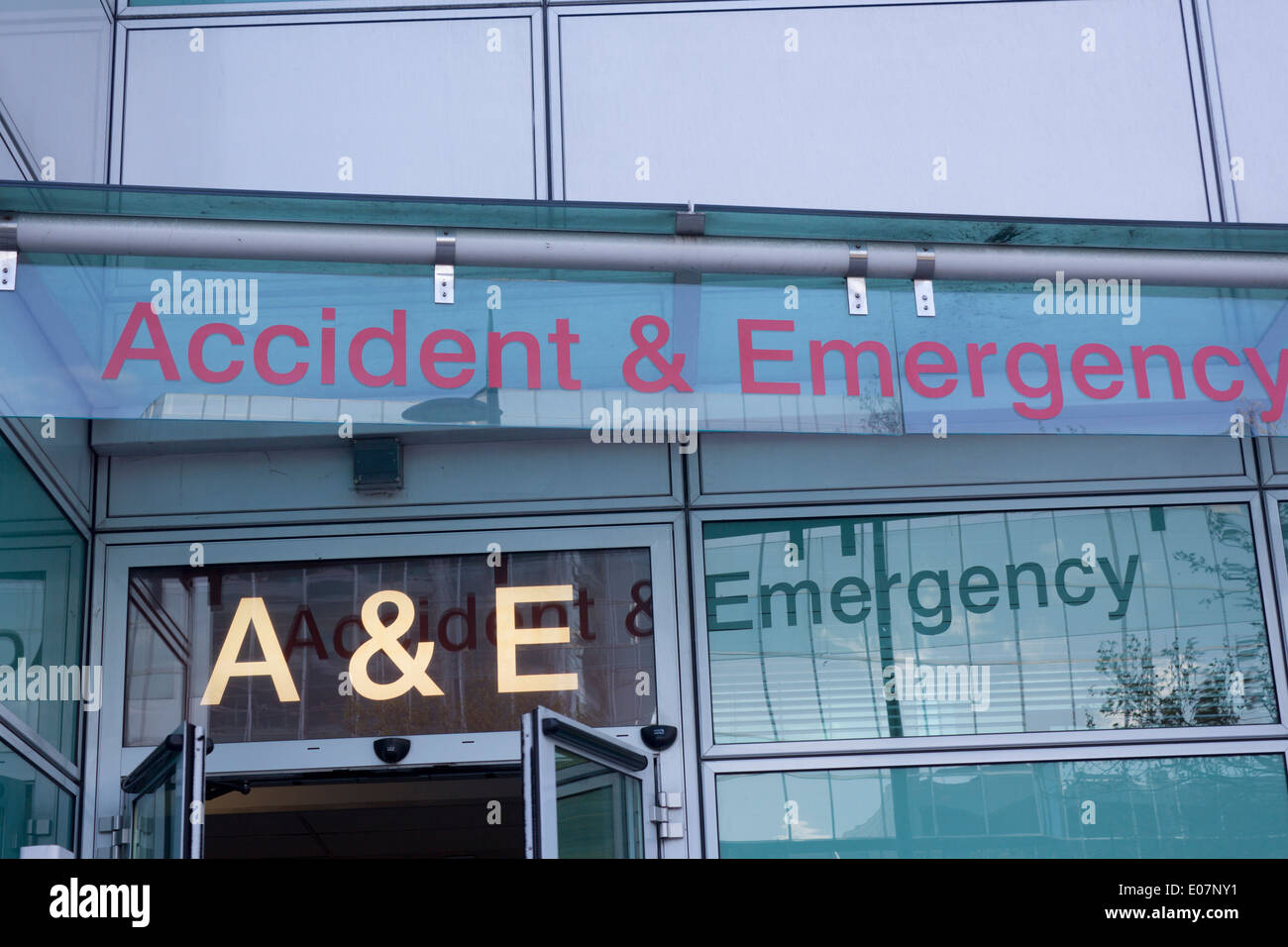 A&E Pronto Soccorso incidente e ingresso di emergenza UNITÀ CENTRALE ABITACOLO University College Hospital Euston Road Londra Inghilterra U Foto Stock