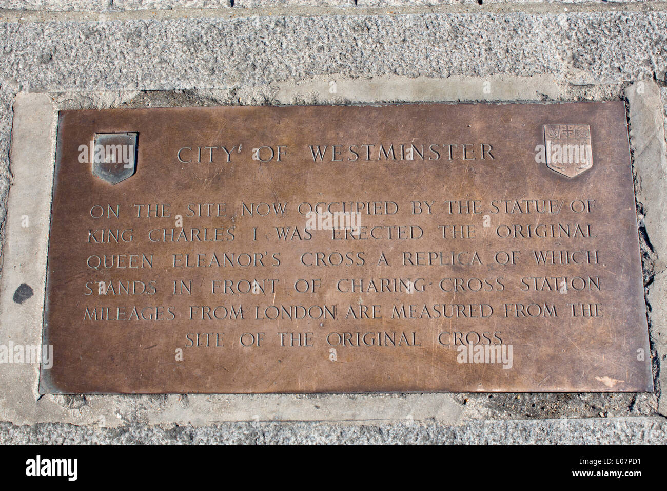 Placca sito di marcatura originale di Charing Cross, il punto da cui le distanze da Londra sono misurati Londra Inghilterra REGNO UNITO Foto Stock