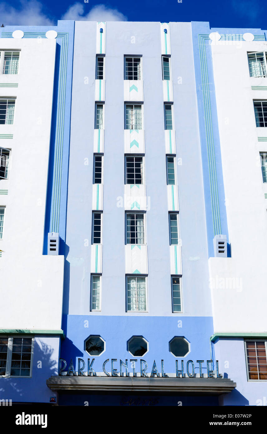 La facciata della art deco Park Central Hotel, Ocean Drive e South Beach, Miami Beach, Florida, Stati Uniti d'America Foto Stock