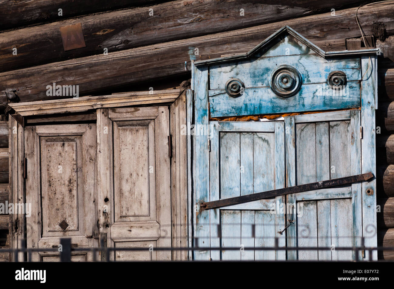 Parte del tradizionale edificio in legno a Irkutsk, Siberia, Russia Foto Stock
