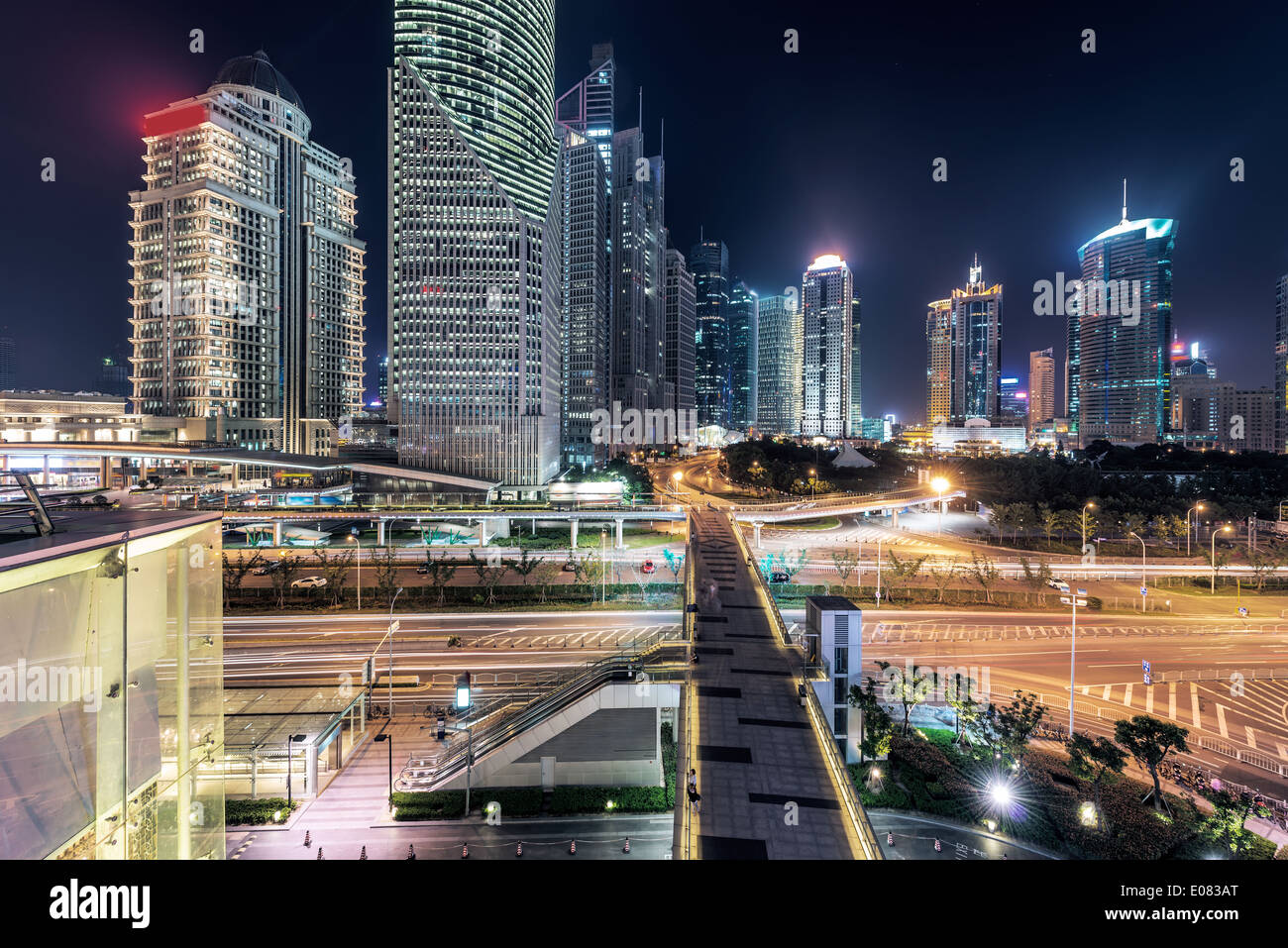 Il moderno edificio di lujiazui centro finanziario di Shanghai in Cina Foto Stock
