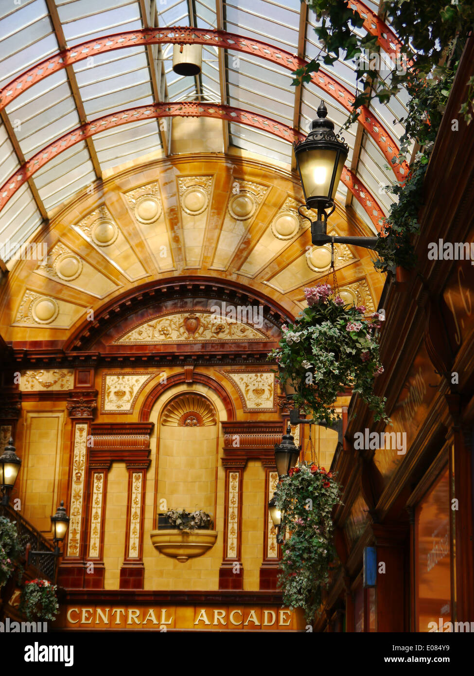 Architettonica di interni di dettaglio gli ornati arcata centrale di Newcastle upon Tyne, England, Regno Unito Foto Stock