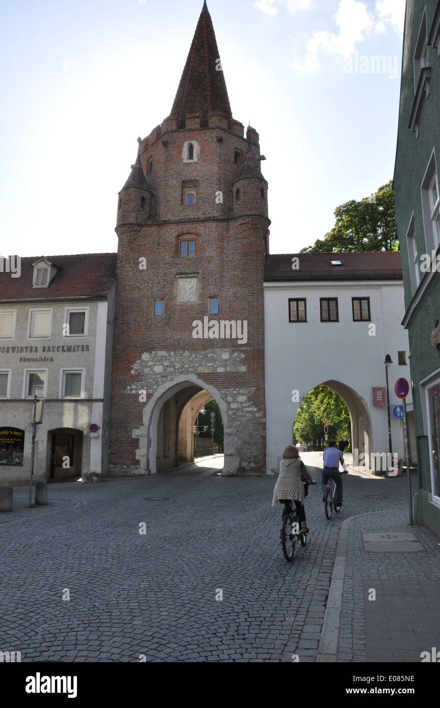 La Kreuztor, la porta occidentale del centro medievale della città di Ingolstadt. Foto Stock