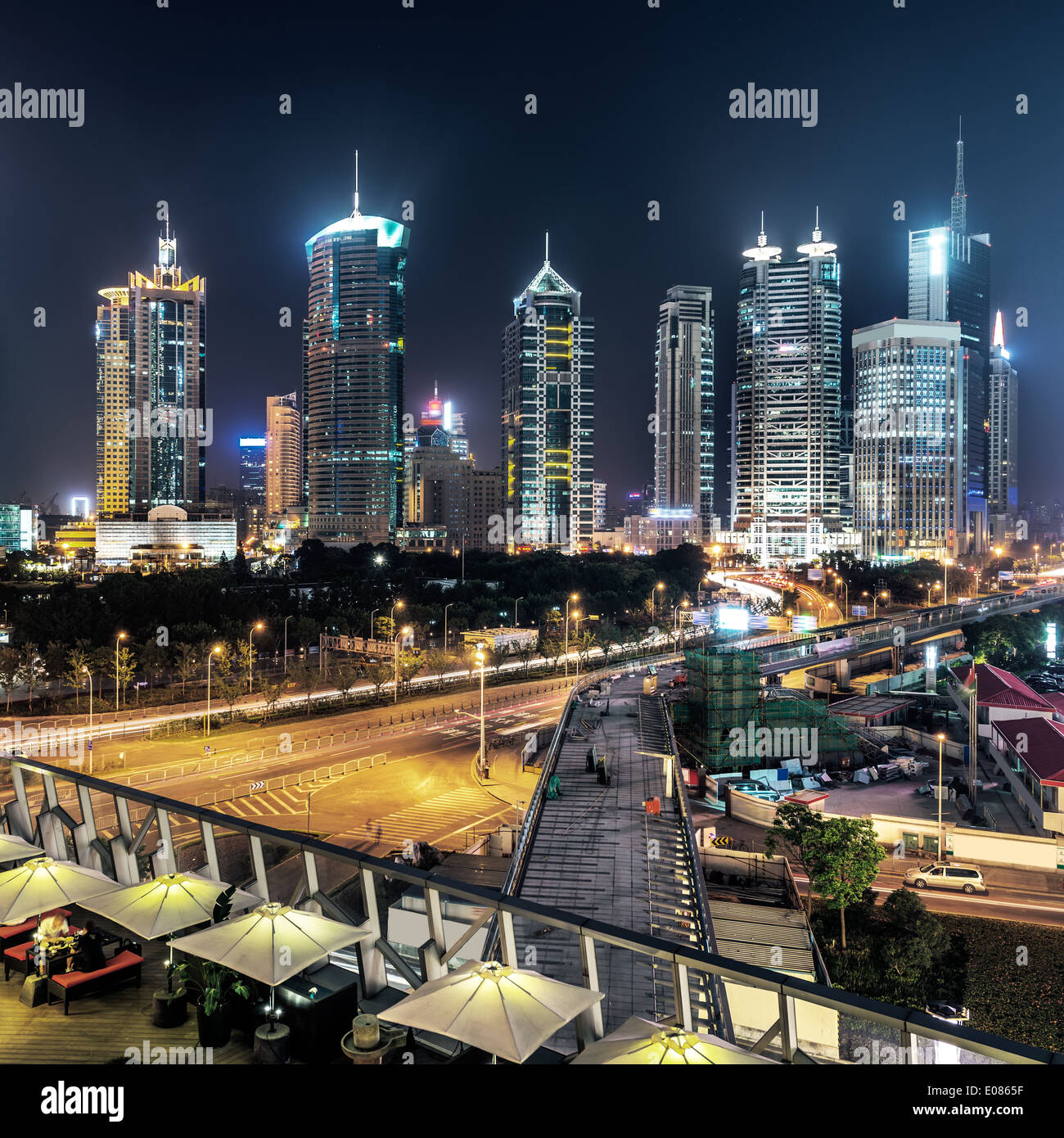 Il moderno edificio di lujiazui centro finanziario di Shanghai in Cina Foto Stock