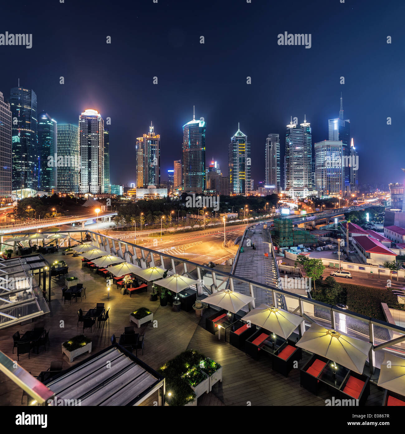 Il moderno edificio di lujiazui centro finanziario di Shanghai in Cina Foto Stock